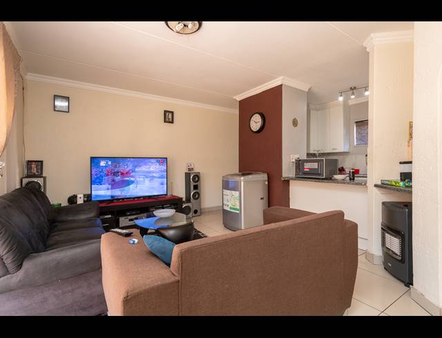 2 BEDROOM APARTMENT FOR SALE IN WINCHESTER HILLS